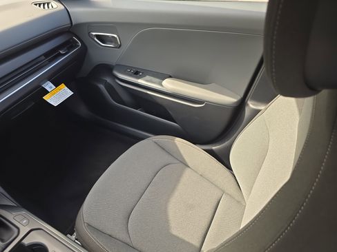 New 2025 Kia K4 LXS image 17