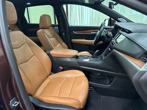 Used 2023 Cadillac XT5 Premium Luxury w/ Technology Package AWD/4WD image 23
