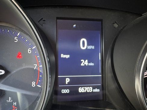 Used 2022 Toyota C-HR XLE image 17