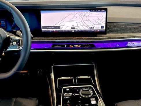 Used 2025 BMW 760i xDrive w/ Executive Package image 21