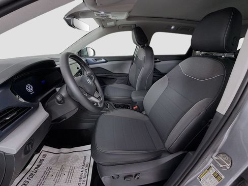 Used 2023 Volkswagen Taos SE w/ Panoramic Sunroof Package FWD image 20