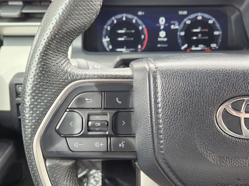 Used 2024 Toyota Tacoma TRD Off-Road image 17