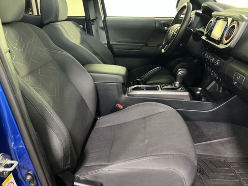 Used 2018 Toyota Tacoma TRD Sport w/ Technology Package AWD/4WD image 29