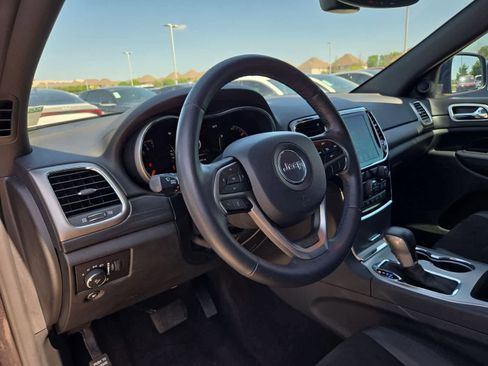 Used 2019 Jeep Grand Cherokee Altitude RWD image 2