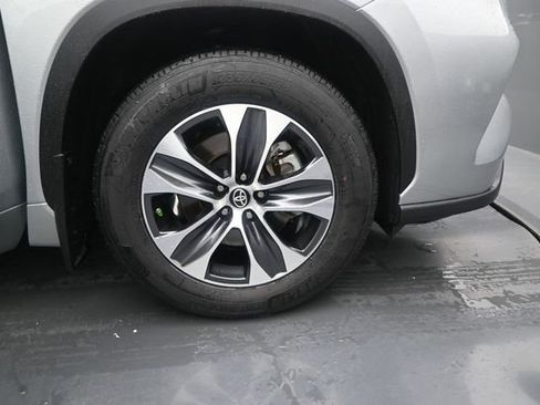 Used 2024 Toyota Highlander XLE FWD image 20