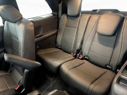 Used 2023 Mercedes-Benz GLS 450 4MATIC w/ AMG Line Exterior image 27