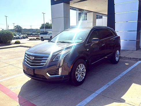 Used 2017 Cadillac XT5 FWD image 6