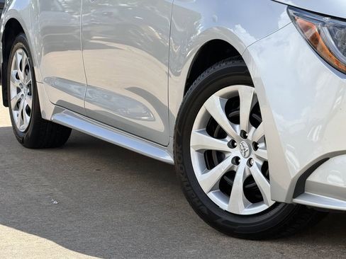 Used 2025 Toyota Corolla LE FWD image 12