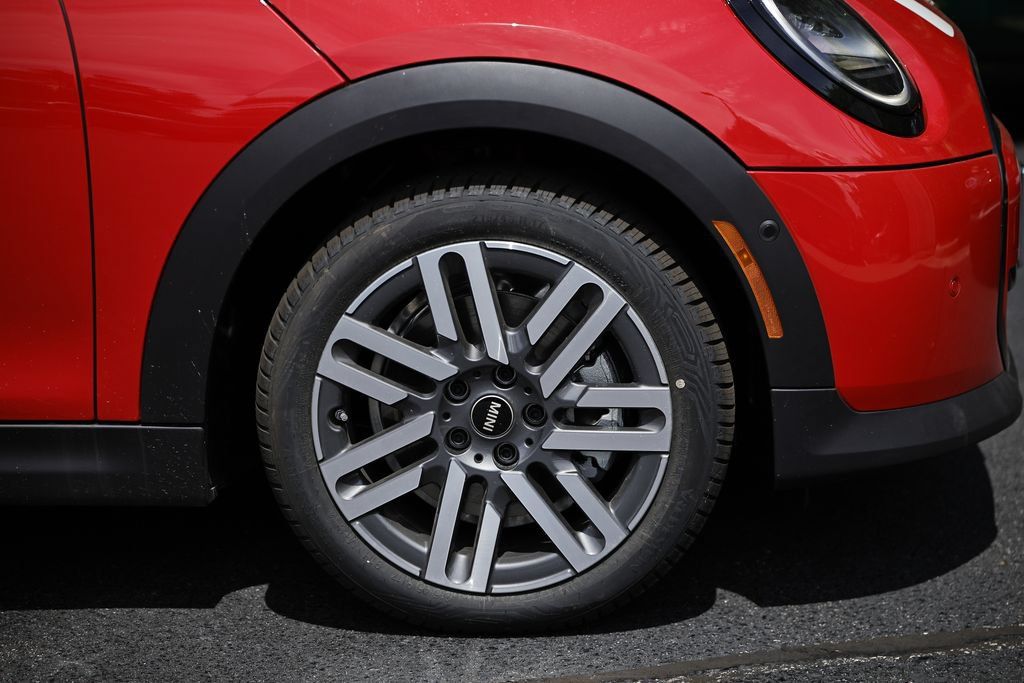 New 2026 MINI Cooper 2-Door Hardtop FWD image 5
