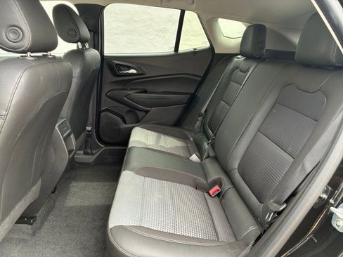 Used 2025 Chevrolet Trax LT image 24