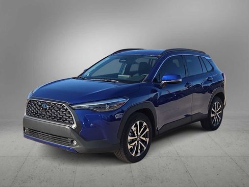 Used 2023 Toyota Corolla Cross XLE w/ Convenience Package image 4