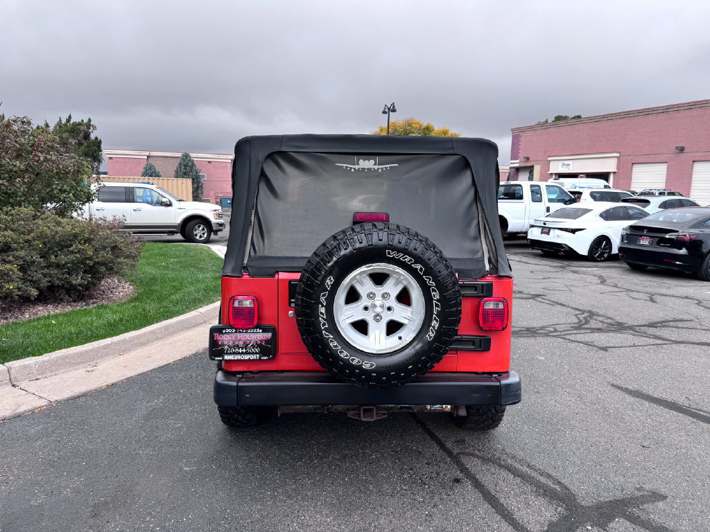Used 2005 Jeep Wrangler Unlimited w/ Premium Audio Group AWD/4WD image 9