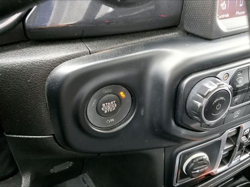 Used 2022 Jeep Gladiator Sport AWD/4WD image 35