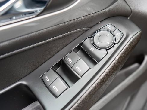 Used 2023 Chevrolet Traverse LT image 20