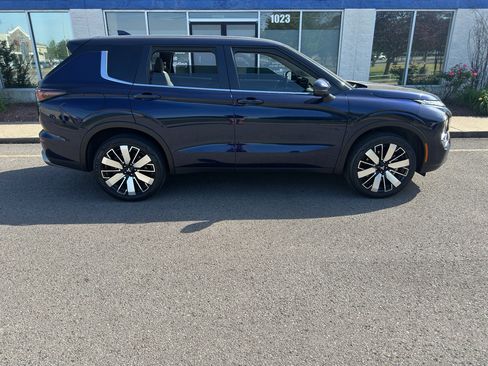 Used 2025 Mitsubishi Outlander SE image 4
