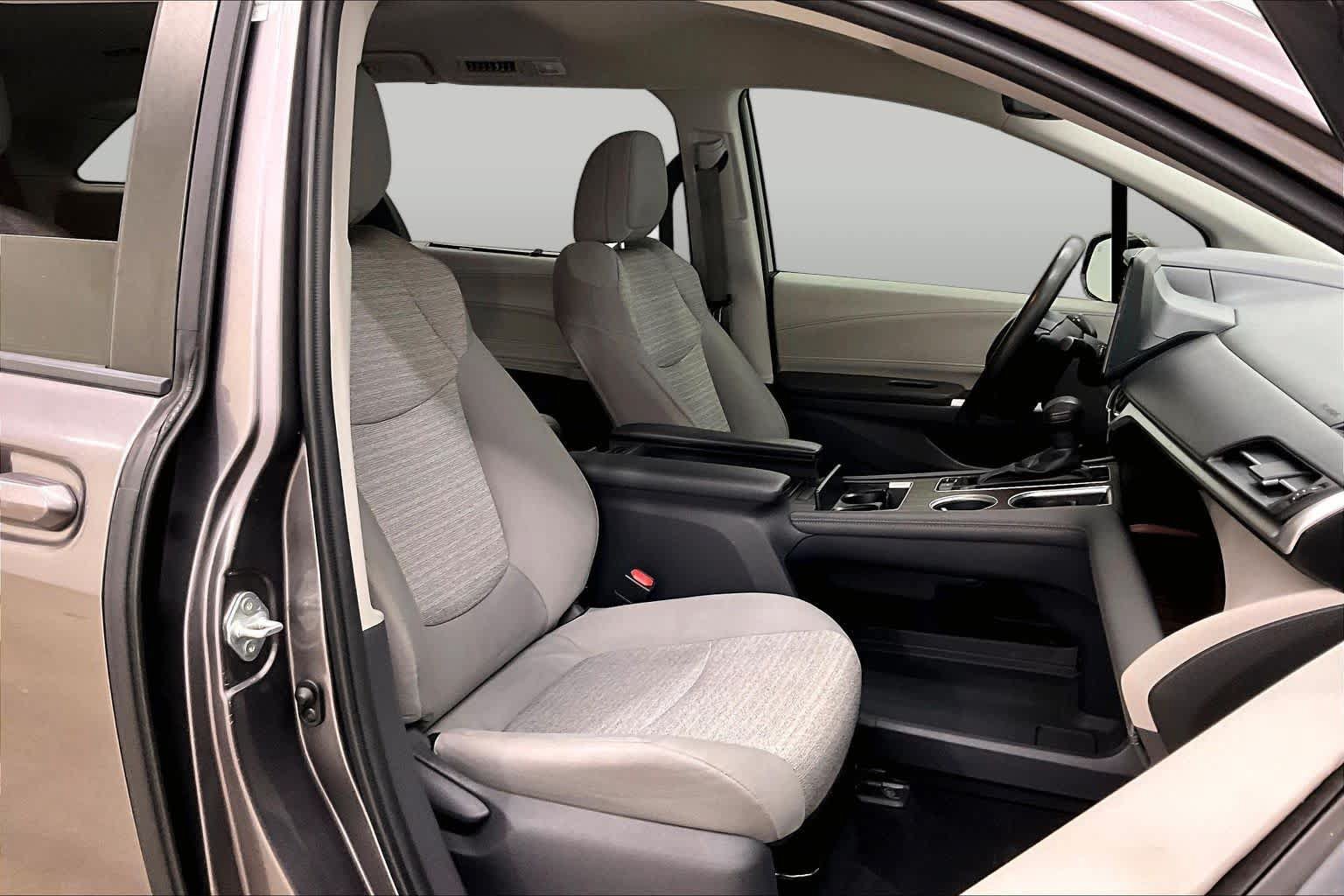 Used 2021 Toyota Sienna LE FWD image 9
