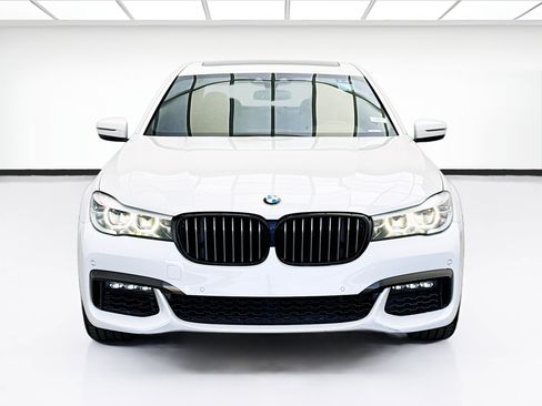 Used 2019 BMW 740i w/ M Sport Package RWD image 2