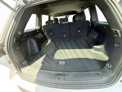 Used 2025 Jeep Grand Cherokee Altitude RWD image 21