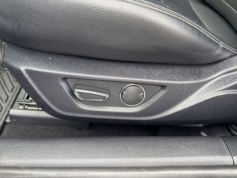 Used 2019 Ford Mustang Premium image 19