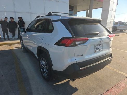 Used 2023 Toyota RAV4 XLE Premium image 6