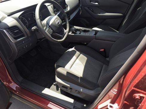 New 2026 Nissan Rogue SV FWD image 9