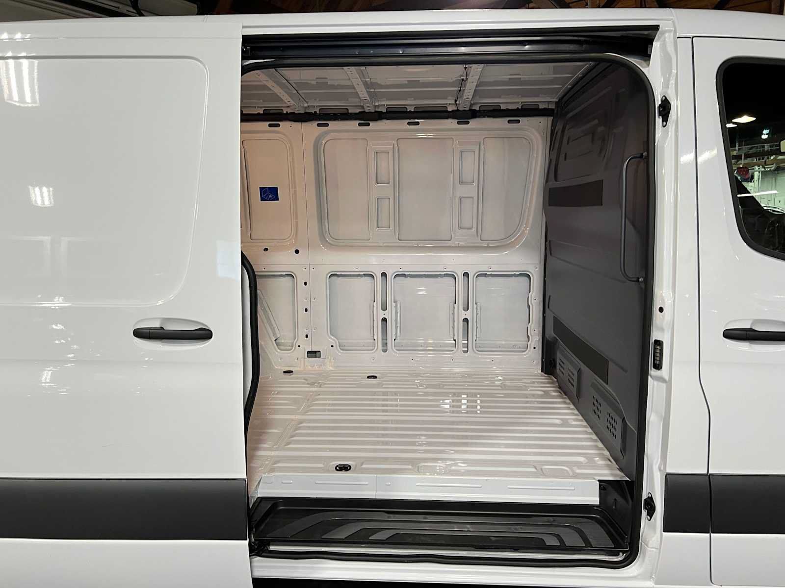 Used 2025 Mercedes-Benz Sprinter 2500 image 14