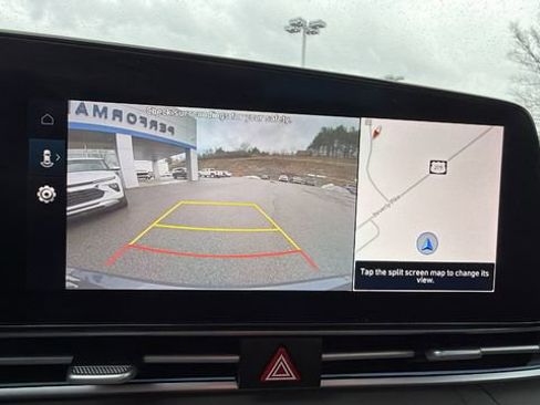 Used 2025 Hyundai Elantra SEL image 21