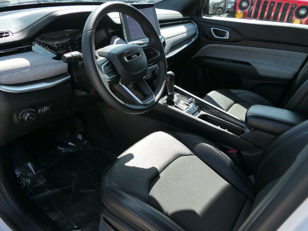 Used 2024 Jeep Compass Latitude AWD/4WD image 10
