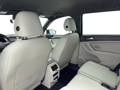 Used 2022 Volkswagen Tiguan SE R-Line image 41