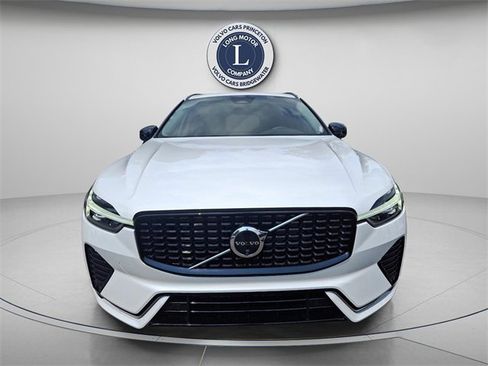 Certified 2025 Volvo XC60 B5 Plus image 2