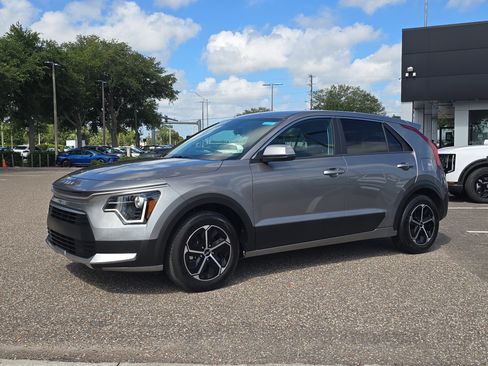 Certified 2025 Kia Niro LX FWD image 4