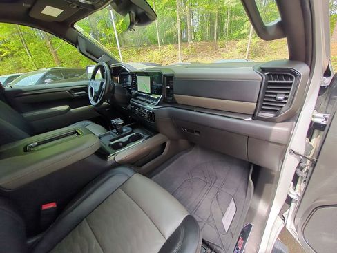 Used 2022 Chevrolet Silverado 1500 ZR2 w/ Technology Package image 37