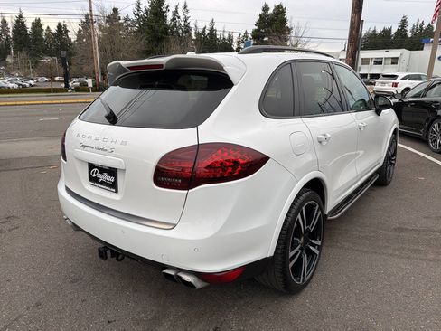 Used 2014 Porsche Cayenne Turbo S image 9