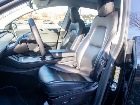 Used 2022 Tesla Model Y Long Range image 13