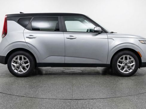 Used 2025 Kia Soul LX w/ LX Technology Package image 11