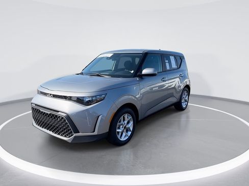 Used 2025 Kia Soul LX FWD image 4