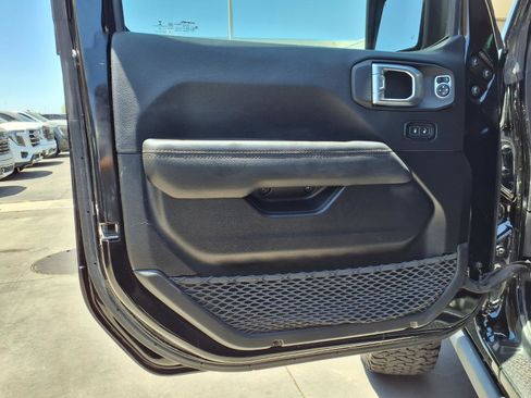 Used 2022 Jeep Wrangler Unlimited Rubicon w/ Xtreme Recon 35" Tire Package AWD/4WD image 18