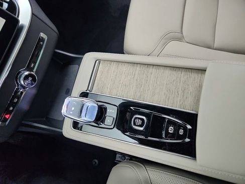 New 2026 Volvo XC90 T8 Plus w/ Protection Package Premier image 22