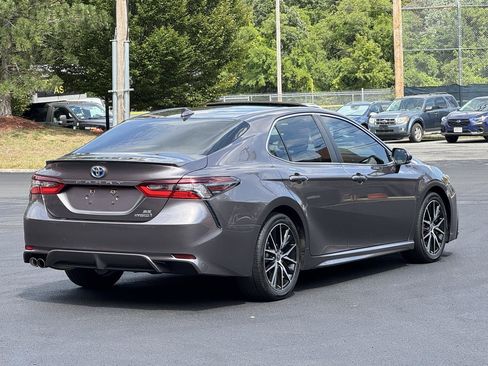 Used 2022 Toyota Camry SE w/ Cold Weather Package FWD image 6