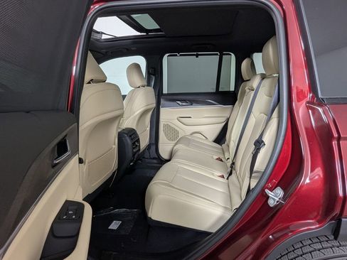 New 2025 Jeep Grand Cherokee Limited w/ Luxury Tech Group II image 30