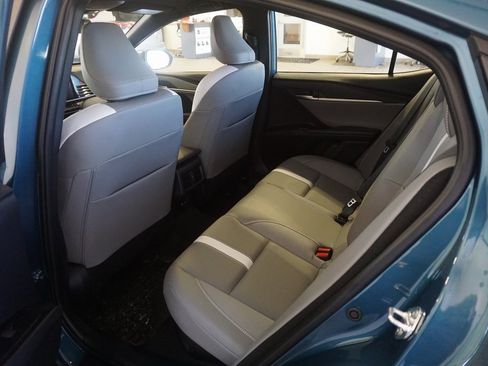 Used 2025 Toyota Camry SE w/ Convenience Package image 20