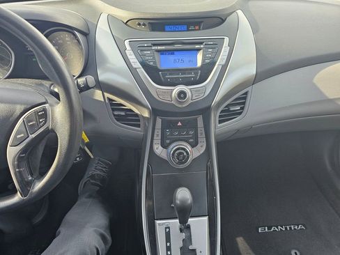Used 2013 Hyundai Elantra GLS w/ Preferred Pkg image 18