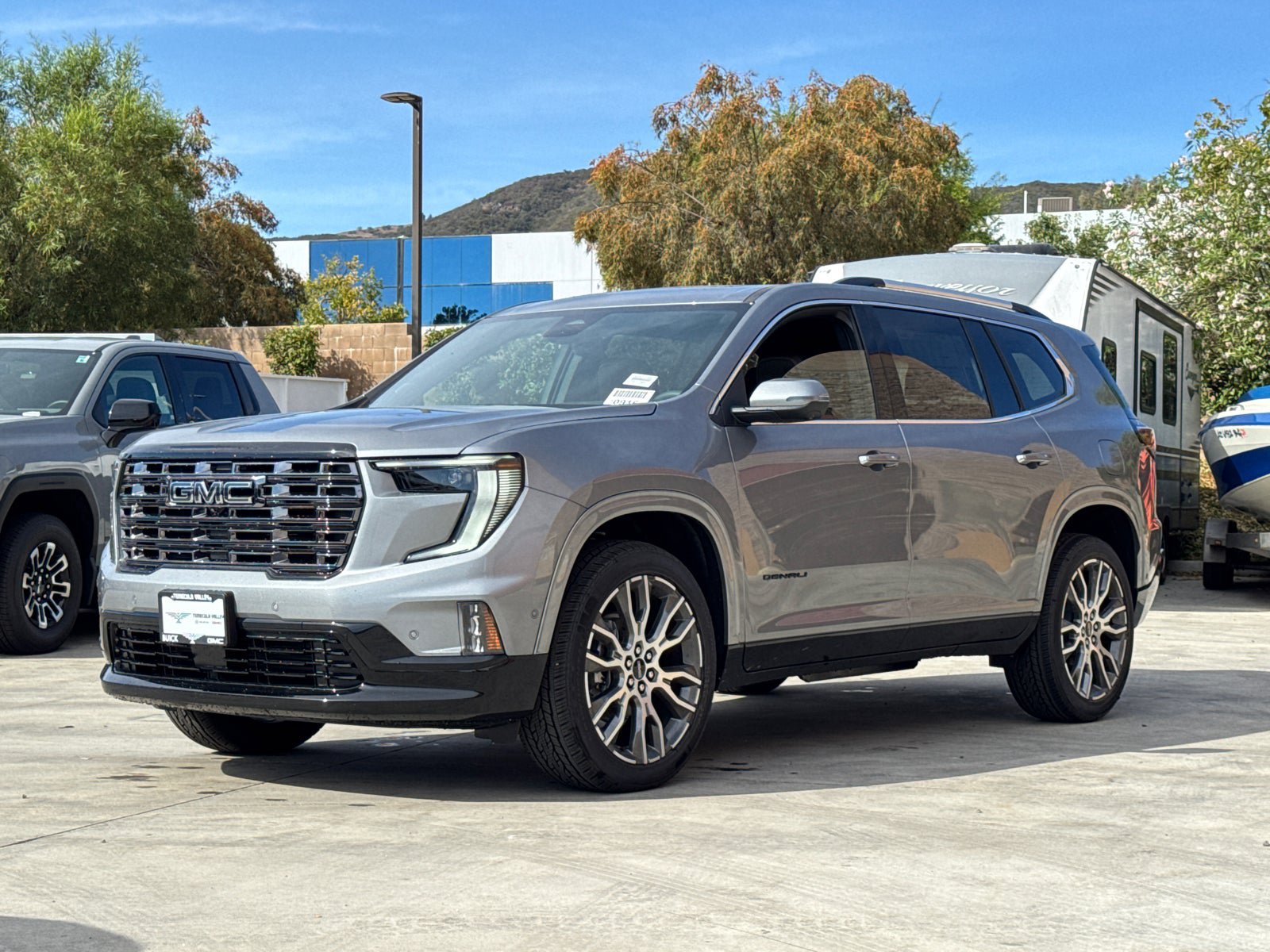 Used 2026 GMC Acadia Denali Ultimate w/ LPO, Floor Liner Package AWD/4WD image 4