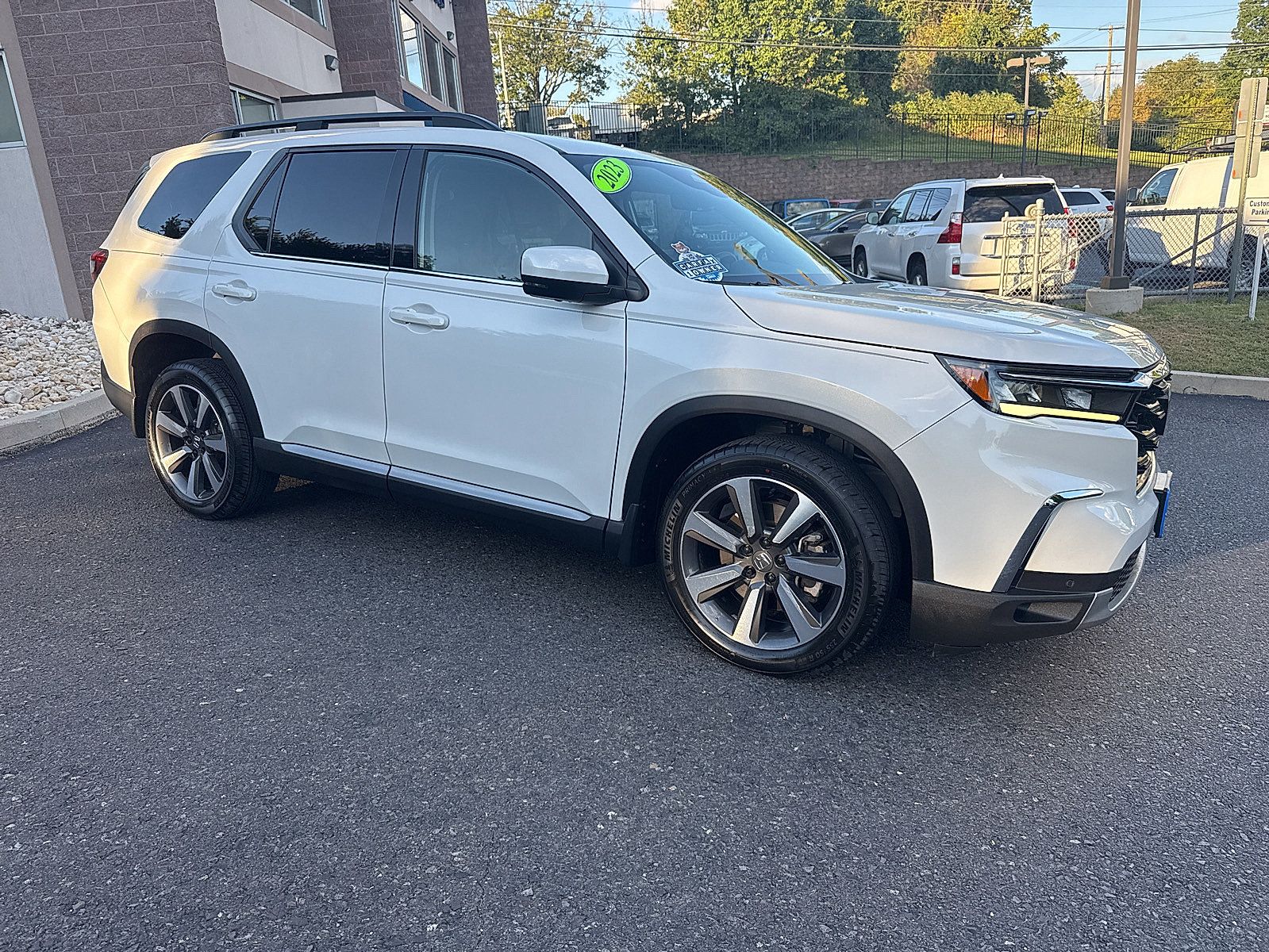 Used 2023 Honda Pilot Elite image 3