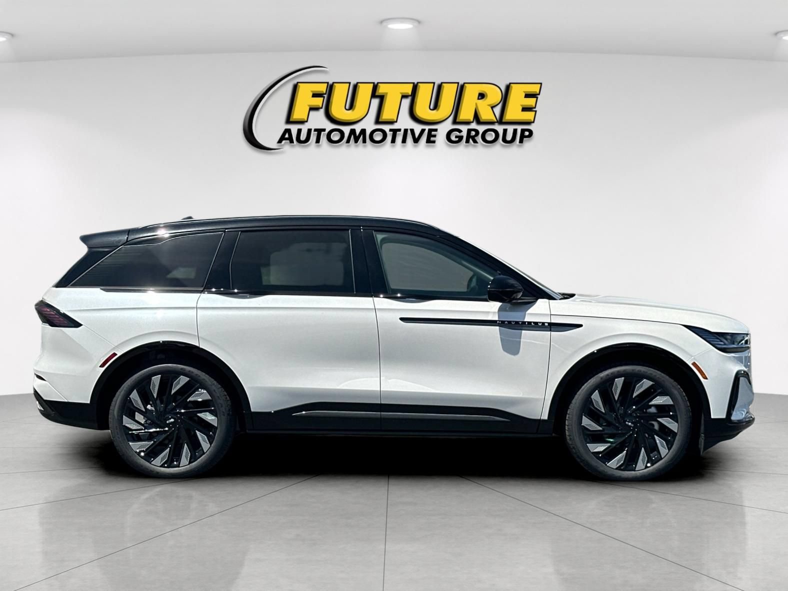 New 2026 Lincoln Nautilus Reserve w/ Jet Appearance Package AWD/4WD image 2