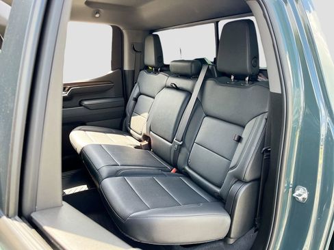 Used 2025 Chevrolet Silverado 1500 LT Trail Boss w/ LT Trail Boss Premium Package AWD/4WD image 25