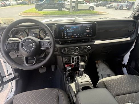 New 2025 Jeep Gladiator Mojave w/ Convenience Group image 17