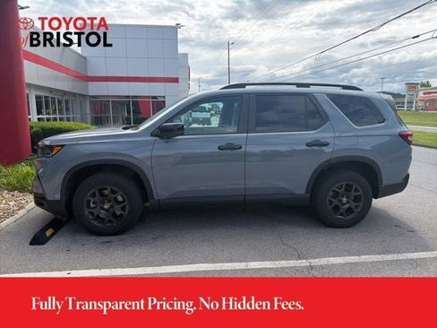 Used 2025 Honda Pilot TrailSport image 4