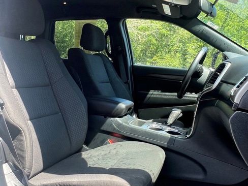 Used 2021 Jeep Grand Cherokee Laredo image 13