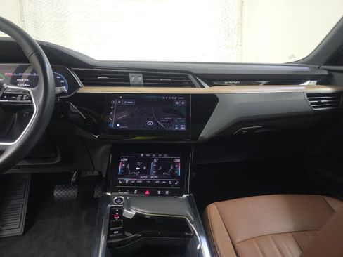 Used 2024 Audi Q8 e-tron Premium Plus w/ Premium Plus Package AWD/4WD image 11